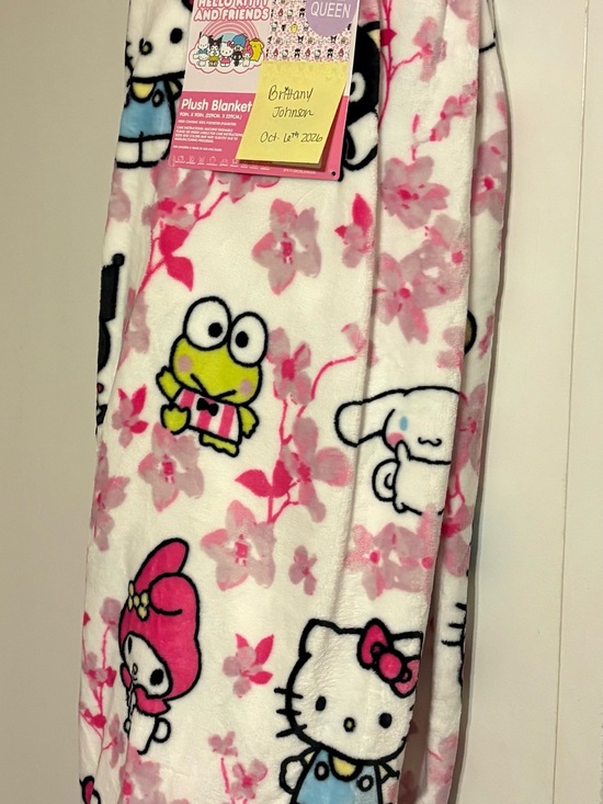 Hello Kitty Other - FIRST OFFER GETS IT! Hello Kitty & Friends Pink Floral Kids Plush Blanket